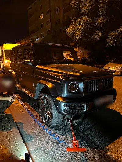 Gece arazi aracının lastiğine yerinde müdahale